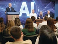 ראש הממשלה נתניהו מציג את תוכנית ה־AI, השבוע. מימין לו: ראש מטה ה־AI תא''ל (מיל') ארז אסקל / צילום: מעיין טואף / לע''מ
