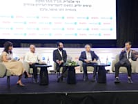 שי אהרונוביץ', יהודה מורגנשטרן, רפי אלמליח וכרמית יוליס בפאנל משותף בהנחיית דרור מרמור / צילום: כדיה לוי