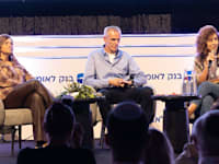 ינקי קוינט ועו''ד גלית רוזובסקי, בפאנל משותף בהנחיית מאיה לוין / צילום: מיכל מוסלר