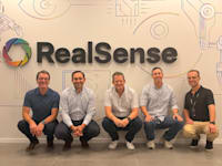 צוות RealSense, מימין לשמאל: רועי כהן, גיא הלפרין, נדב אורבך, מאט מושנר, ויורג קוכן / צילום: באדיבות RealSense
