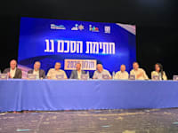 טקס חתימת הסכם הגג עם חולון. 10,700 יח''ד חדשות / צילום: עיריית חולון