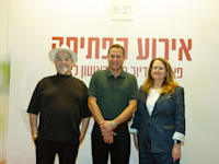 מימין לשמאל: דנה עזריאלי, רז קינסטליך וישראל אהרוני / צילום: מורג ביטן