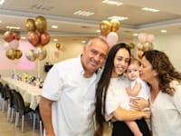 שמעון וענת אלקבץ עם הבת סיוון / צילום: פרטי