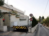 סגירת הקונסוליה הבריטית בירושלים / צילום: Reuters, Ammar Awad