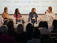 רותי (שמחה) פורמן, אליאור זיטלני וספיר הרוש, בפאנל משותף בהנחיית בת-שבע משה / צילום: כדיה לוי