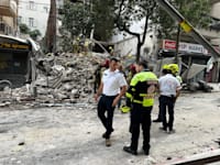 הבניין שקרס ברחוב נחלת בנימין בת''א / צילום: מד''א