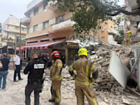 הבניין שקרס ברחוב נחלת בנימין בת''א / צילום: מד''א