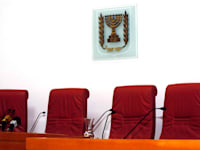 ''עובדים 24 שעות ביממה''. אולם דיונים בבית משפט / צילום: Shutterstock