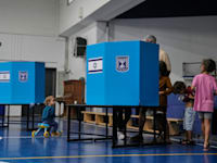 מצביעים בירושלים / צילום: ap, Ohad Zwigenberg