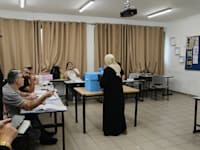 מצביעה בקלפי באום אל פחם / צילום: ap, Mahmoud Illean