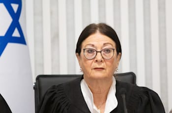 נשיאת בית המשפט העליון, השופטת אסתר חיות, בדיון בבג''ץ על ביטול עילת הסבירות / צילום: אלכס קולומויסקי-ידיעות אחרונות נשיאת בית המשפט העליון, השופטת אסתר חיות, בדיון בבג''ץ על ביטול עילת הסבירות / צילום: אלכס קולומויסקי-ידיעות אחרונות