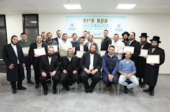 סיום קורס מאמנים פיננסיים במסגרת תוכנית של ארגון תבונה וקרוס ריבר / צילום: DLA Piper