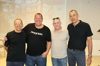 ד''ר אלעד שבתאי, פרופ' שאול בורדמן, אבידע בכר ומומו מהדב / צילום: רפי דלויה ד''ר אלעד שבתאי, פרופ' שאול בורדמן, אבידע בכר ומומו מהדב / צילום: רפי דלויה