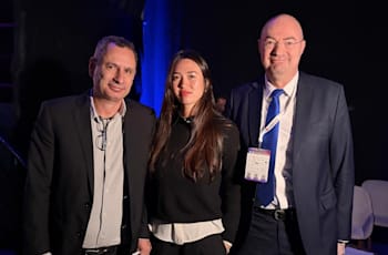 ארגמני עם יגאל אונא ראש מערך הסייבר לשעבר ועמיר רפפורט, מייסד Cybertech / צילום: דן פרץ