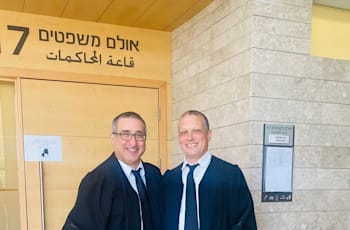 עו''ד ורו''ח משה אביקם ועו''ד יוסף וקנין / צילום: שרה עטייה