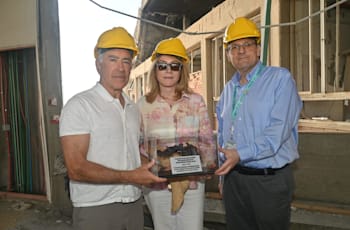 פרופ' שלומי קודש מנהל סורוקה ומרגרט וסילבן אדמס / צילום: רחל דוד, סורוקה