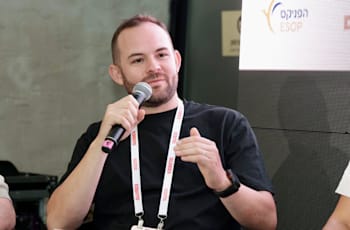 מקסים בר קוגן בכנס TECH IL של גלובס מקסים בר קוגן בכנס TECH IL של גלובס