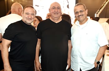 רוני אלשייך, משה גולברי וקובי שבתאי באירוע גולברי / צילום: אמיר מאירי רוני אלשייך, משה גולברי וקובי שבתאי באירוע גולברי / צילום: אמיר מאירי
