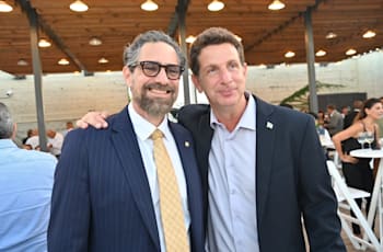 יריב פישר ושגריר פראגוואי, אלג'נדרו רובין / צילום: דוברות עיריית הרצליה יריב פישר ושגריר פראגוואי, אלג'נדרו רובין / צילום: דוברות עיריית הרצליה