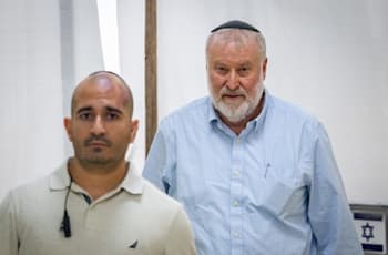 ד''ר אביחי מנדלבליט, לשעבר היועץ המשפטי לממשלה, מגיע להעיד במשפט נתניהו / צילום: חיים גולדברג, פלאש90 ד''ר אביחי מנדלבליט, לשעבר היועץ המשפטי לממשלה, מגיע להעיד במשפט נתניהו / צילום: חיים גולדברג, פלאש90