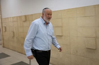 היועמ''ש לשעבר אביחי מנדלבליט מגיע להעיד במשפט נתניהו / צילום: חיים גולדברג, פלאש90