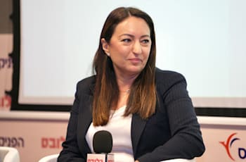 ריקי בש, ראש ענף יעוץ בהשקעות, בנק לאומי / צילום: שלומי יוסף ריקי בש, ראש ענף יעוץ בהשקעות, בנק לאומי / צילום: שלומי יוסף