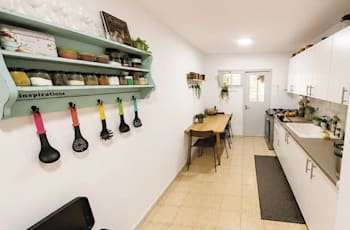 הדירה בשכונת קטמון הישנה בירושלים / צילום: רי/מקס שירז נדל''ן ירושלים הדירה בשכונת קטמון הישנה בירושלים / צילום: רי/מקס שירז נדל''ן ירושלים