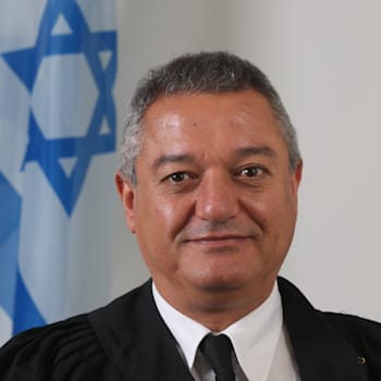 השופט חאלד כבוב. נודע כמחמיר במחוזי, אך מגלה פן מקל בעליון / צילום: דוברות הרשות השופטת השופט חאלד כבוב. נודע כמחמיר במחוזי, אך מגלה פן מקל בעליון / צילום: דוברות הרשות השופטת