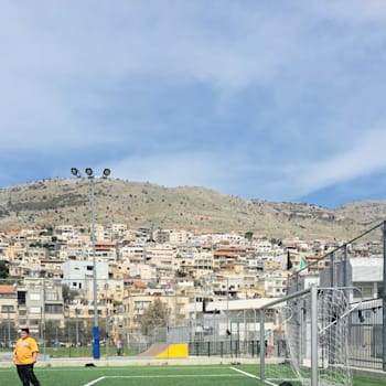 מגרש הכדורגל במג'דל שמס. לתת קול / צילום: מיכל ואעקנין מגרש הכדורגל במג'דל שמס. לתת קול / צילום: מיכל ואעקנין