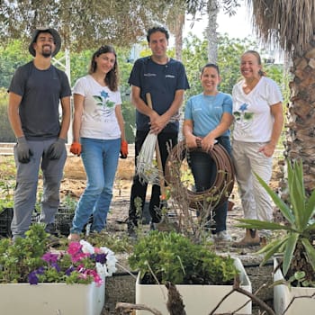 מיזם ''לזרוע אור'' עם עובדי נטפים / צילום: יח''צ מיזם ''לזרוע אור'' עם עובדי נטפים / צילום: יח''צ