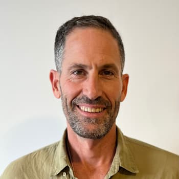 בן זלץ, בעל סוכנות תיווך נדל''ן בקריית טבעון / צילום: בן זלץ