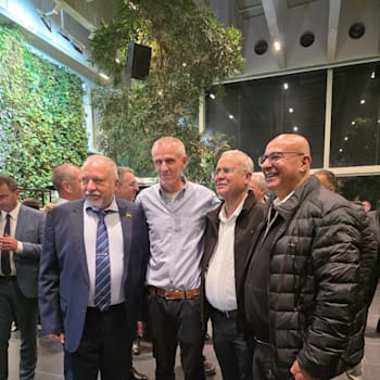 ינקי קווינט לצד אביגדור ליברמן באירוע / צילום: אורטל צבר