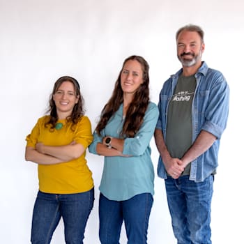 מימין: מיכאל שילר, TalkOn, CTO; ליטל טיסמן, מנכ''לית TalkOn; הילה בורנשטיין, סמנכ''לית מוצר, TalkOn / צילום: באדיבות חברת TalkOn מימין: מיכאל שילר, TalkOn, CTO; ליטל טיסמן, מנכ''לית TalkOn; הילה בורנשטיין, סמנכ''לית מוצר, TalkOn / צילום: באדיבות חברת TalkOn