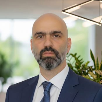 רועי ברגיל, מנכ''ל הרוכשת, ולוריקס / צילום: התעשייה האווירית