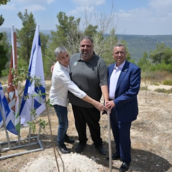 ראש העיר ירושלים משה ליאון, יו''ר קק''ל אייל אוסטרינסקי וראש המועצה האזורית מטה יהודה אבישי כהן / צילום: שלומי אמסלם ראש העיר ירושלים משה ליאון, יו''ר קק''ל אייל אוסטרינסקי וראש המועצה האזורית מטה יהודה אבישי כהן / צילום: שלומי אמסלם