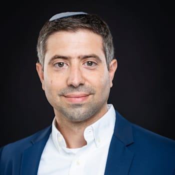 עו''ד רונאל ביבי, מנכ''ל אופק החזקות / צילום: מיטל אזולאי סטודיו הפנינה עו''ד רונאל ביבי, מנכ''ל אופק החזקות / צילום: מיטל אזולאי סטודיו הפנינה