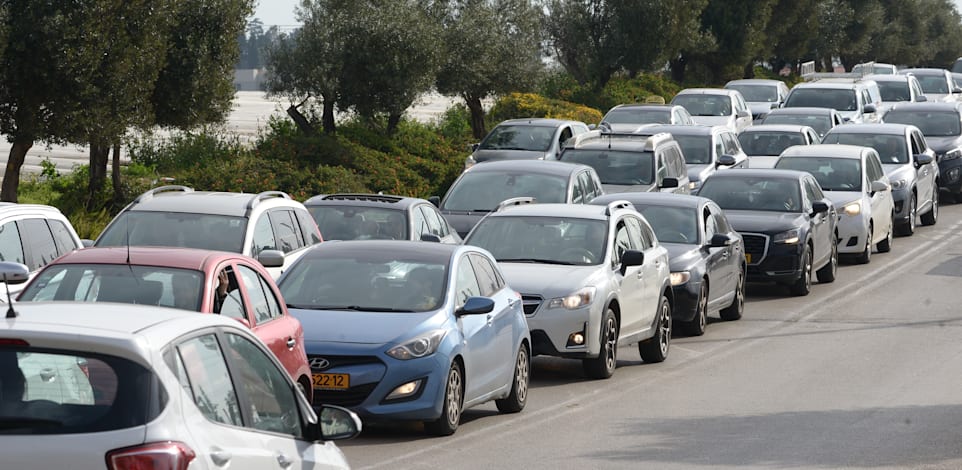 פקק בכביש 4 / צילום: איל יצהר