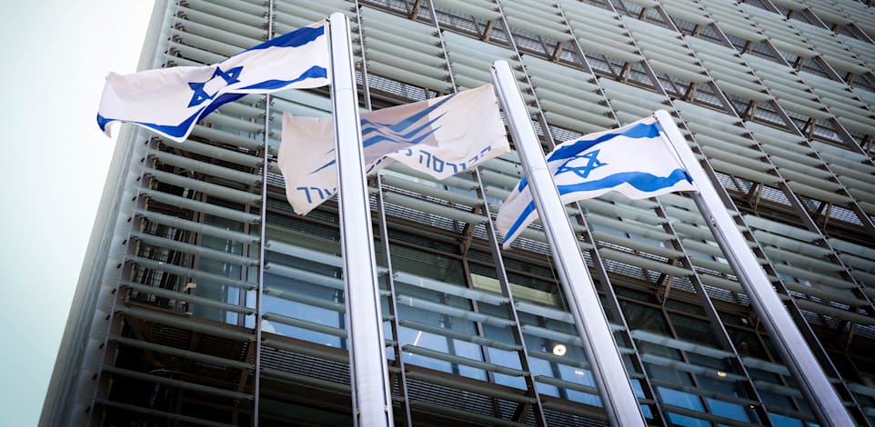 אילוסטרציה - שלט בנין בורסה נ''ע ת''א רחוב אחוזת בית / צילום: שלומי יוסף