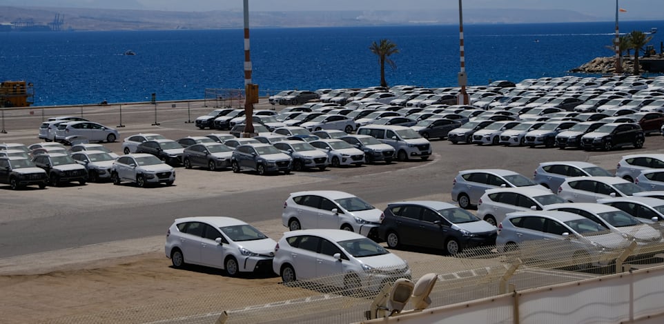 רכבים חדשים בנמל אילת / צילום: איל יצהר