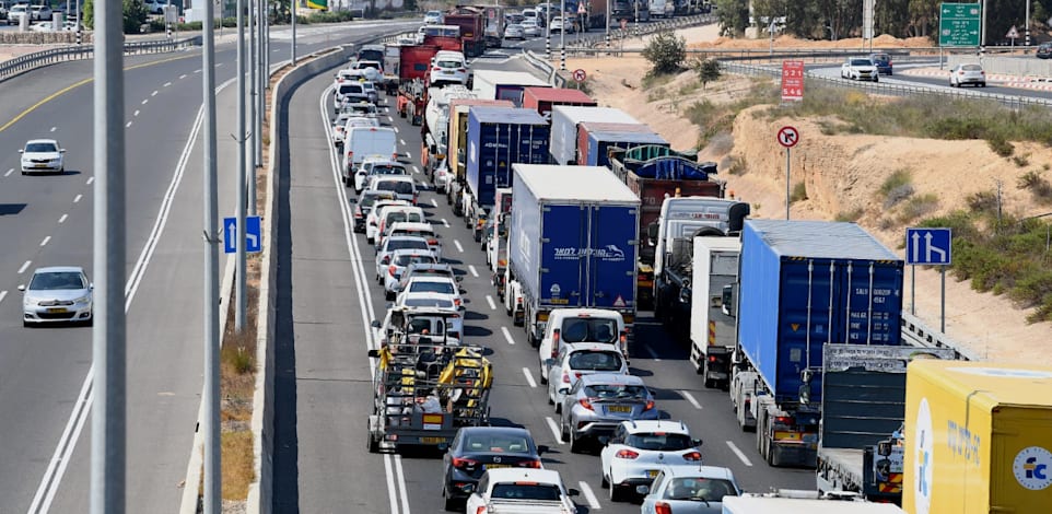 פקק. המשימה העליונה והחשובה ביותר היא לייצר אלטרנטיבות נוחות ומהירות לרכב הפרטי / צילום: רובי קסטרו - וואלה חדשות