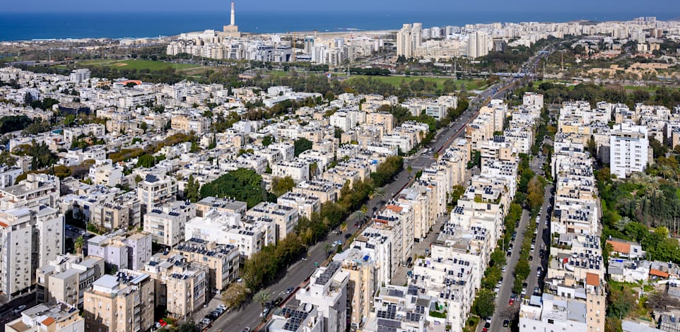 דרך נמיר בתל אביב / צילום: Shutterstock, Boris-B