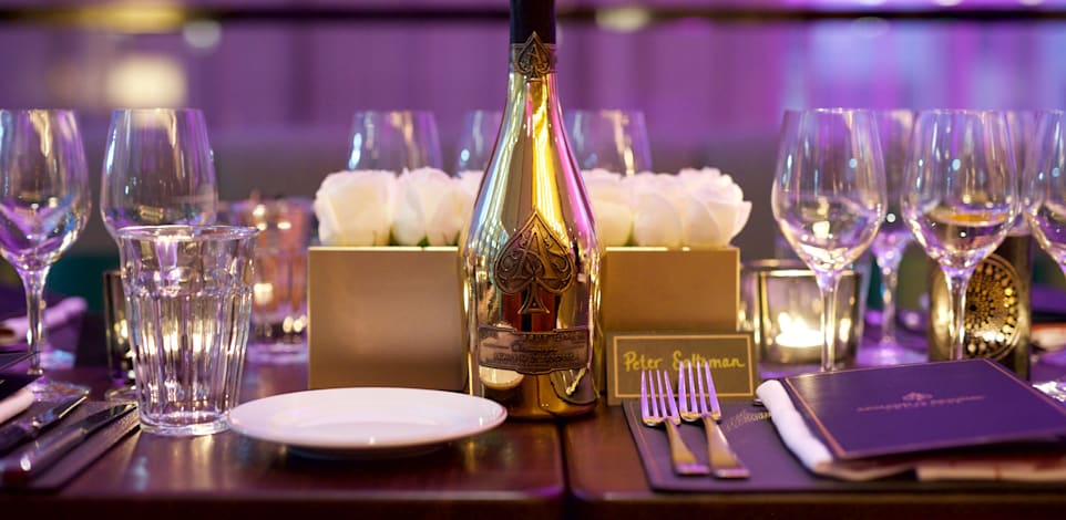 יין Armand de Brignac / צילום: Associated Press, Ryan Emberley/Invision for Armand de Brignac