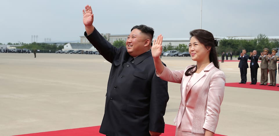 קים ג'ונג און ואישתו, רי סול ג'ו / צילום: Reuters, KCNA