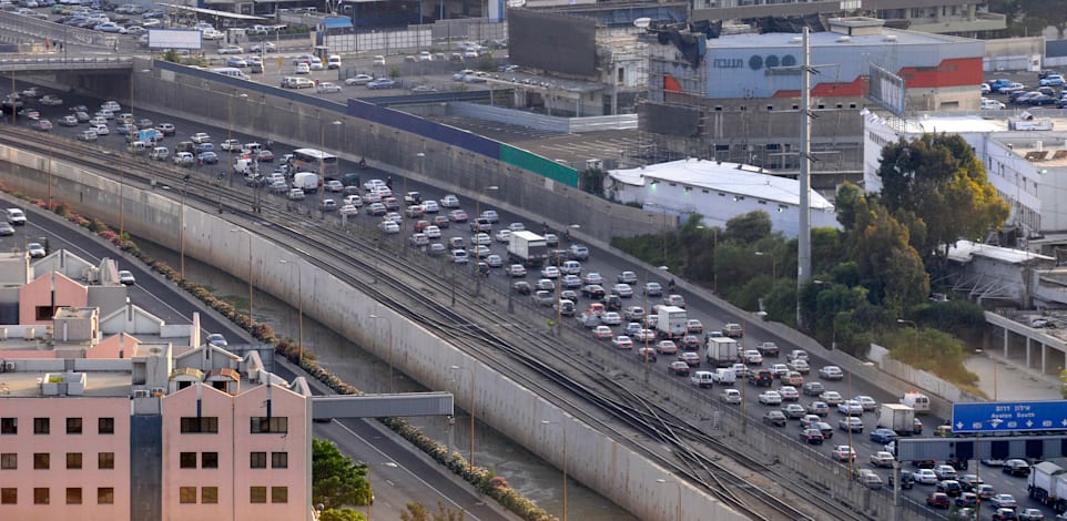 פקק תנעה בנתיבי איילון / צילום: תמר מצפי
