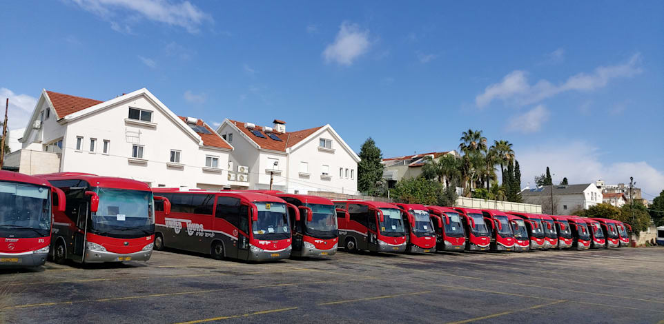 חניון האוטובוסים דן בכניסה לרמת החייל / צילום: איל יצהר