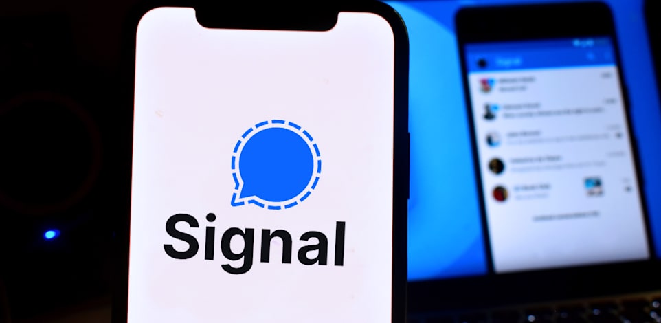 אפליקציית סיגנל / צילום: Shutterstock, DANIEL CONSTANTE