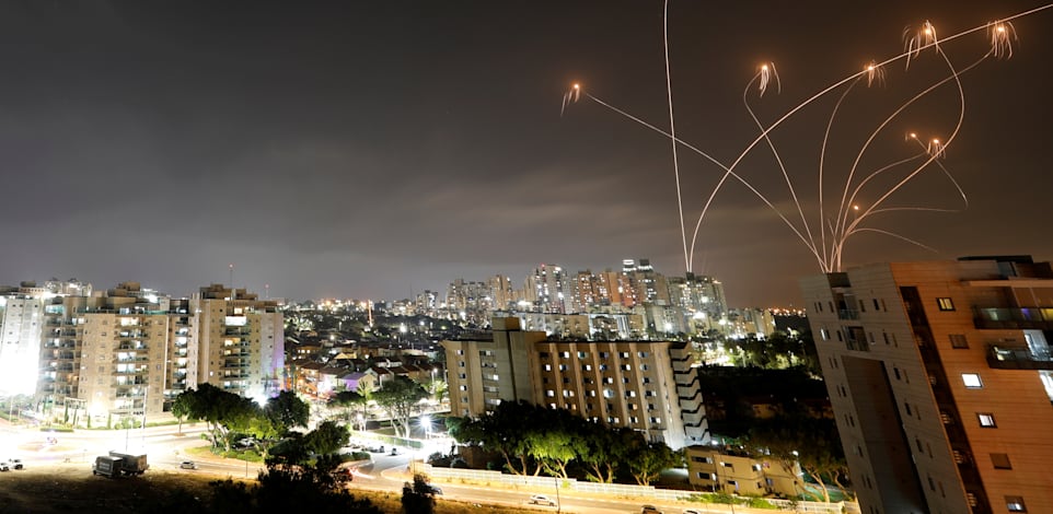 יירוט טילים מעל שמי אשקלון / צילום: Reuters, Amir Cohen