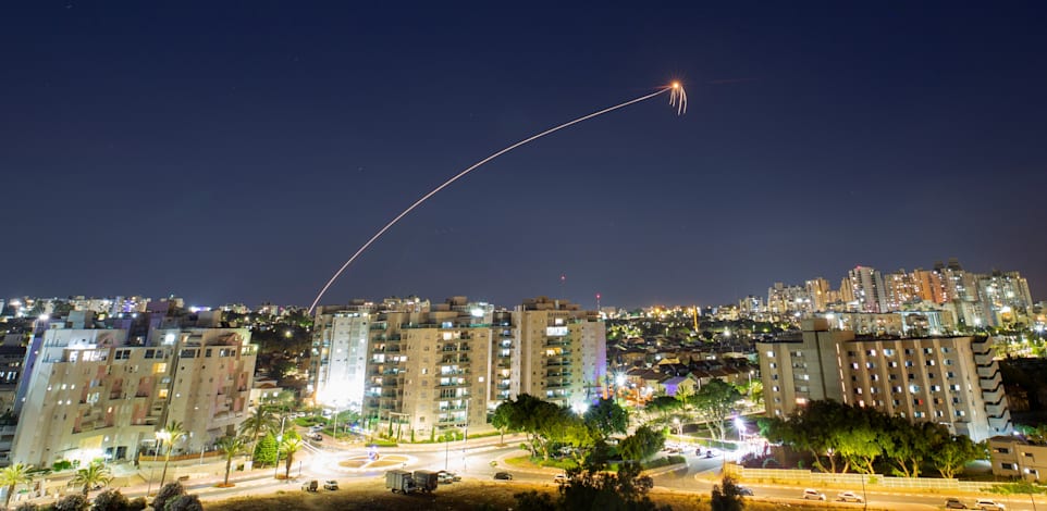 יירוט של כיפת ברזל באשקלון הערב / צילום: Reuters, Amir Cohen