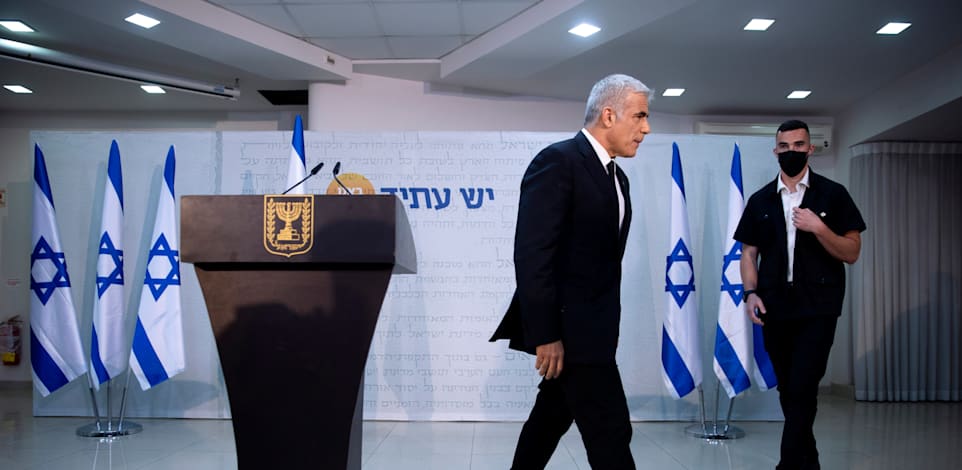 לפיד. מתרחק מראשות הממשלה / צילום: Associated Press, Oded Balilty