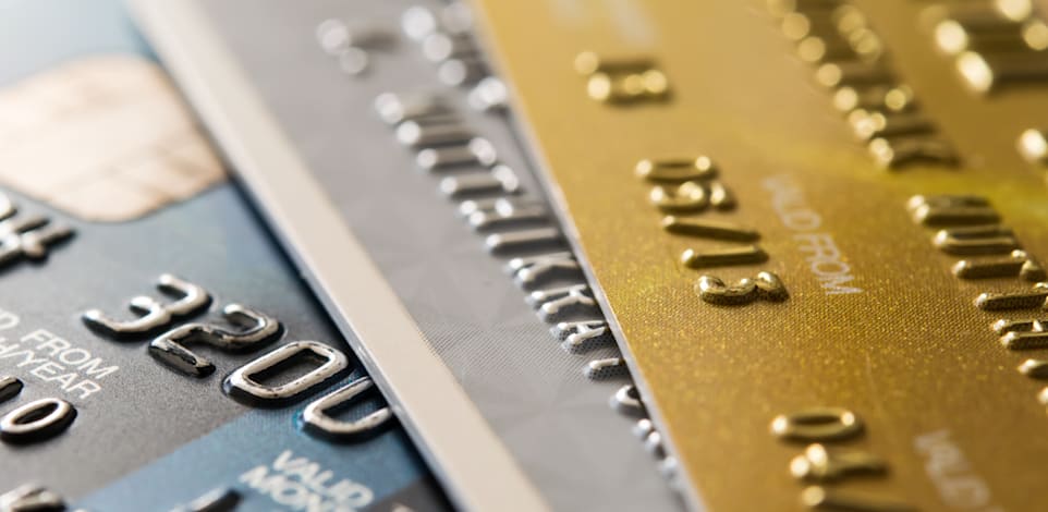 כרטיסי אשראי. האינפלציה הקפיצה את ריביות האשראי / צילום: Shutterstock, Ti_ser